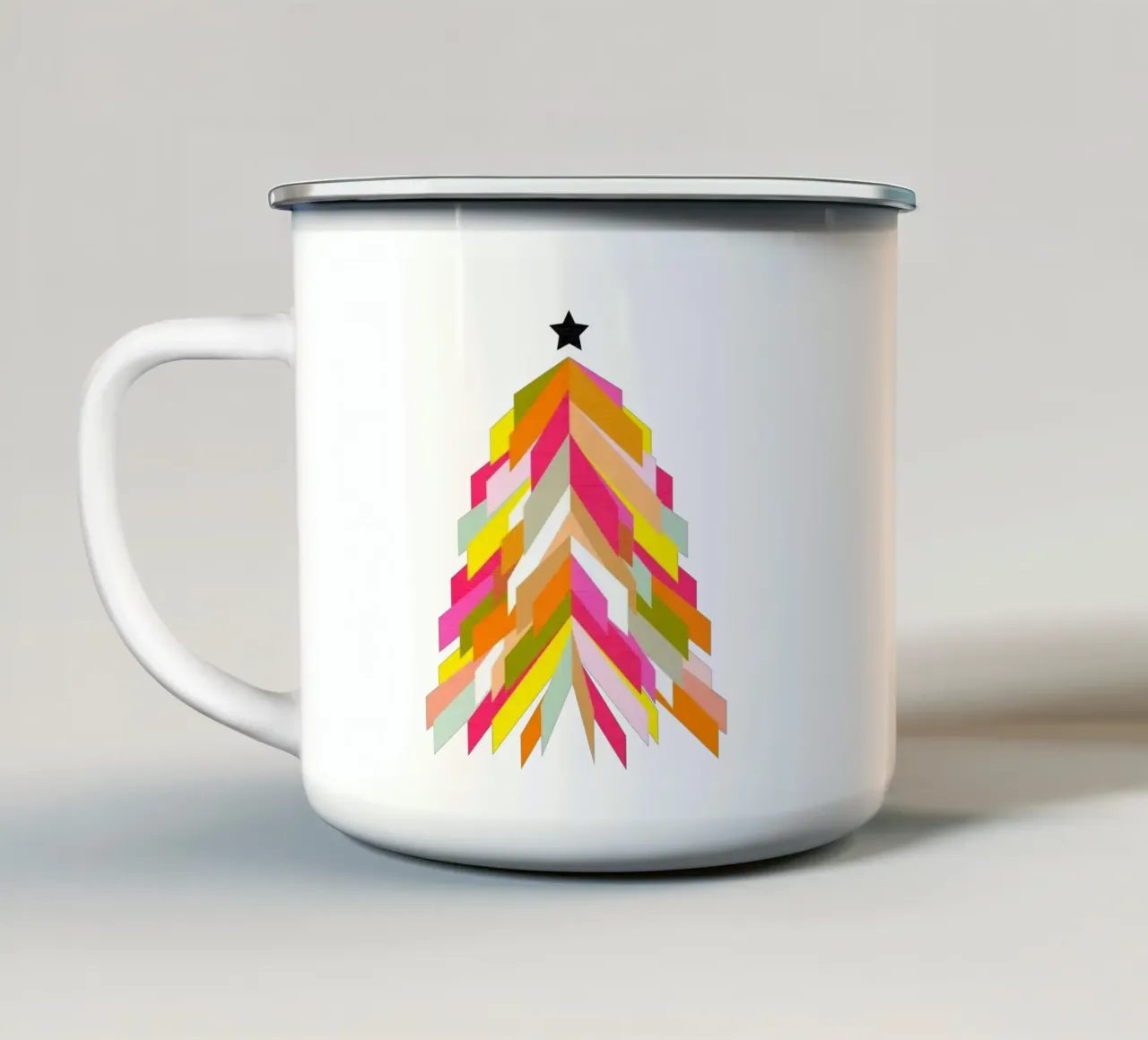 Albero di Natale retrò colorato su rosa pallido tazza in smalto da Dominique Vari Christmas