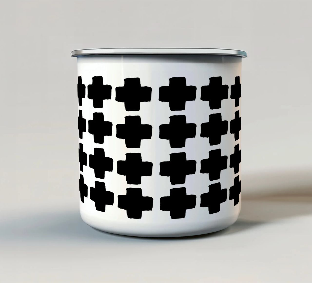 Bianco e nero astratto III tazza in smalto da Orara Studio