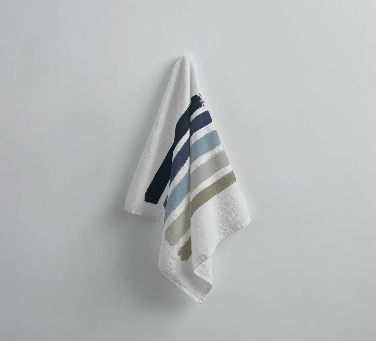 Blue & Taupe Stripes serviette de bain de Orara Studio