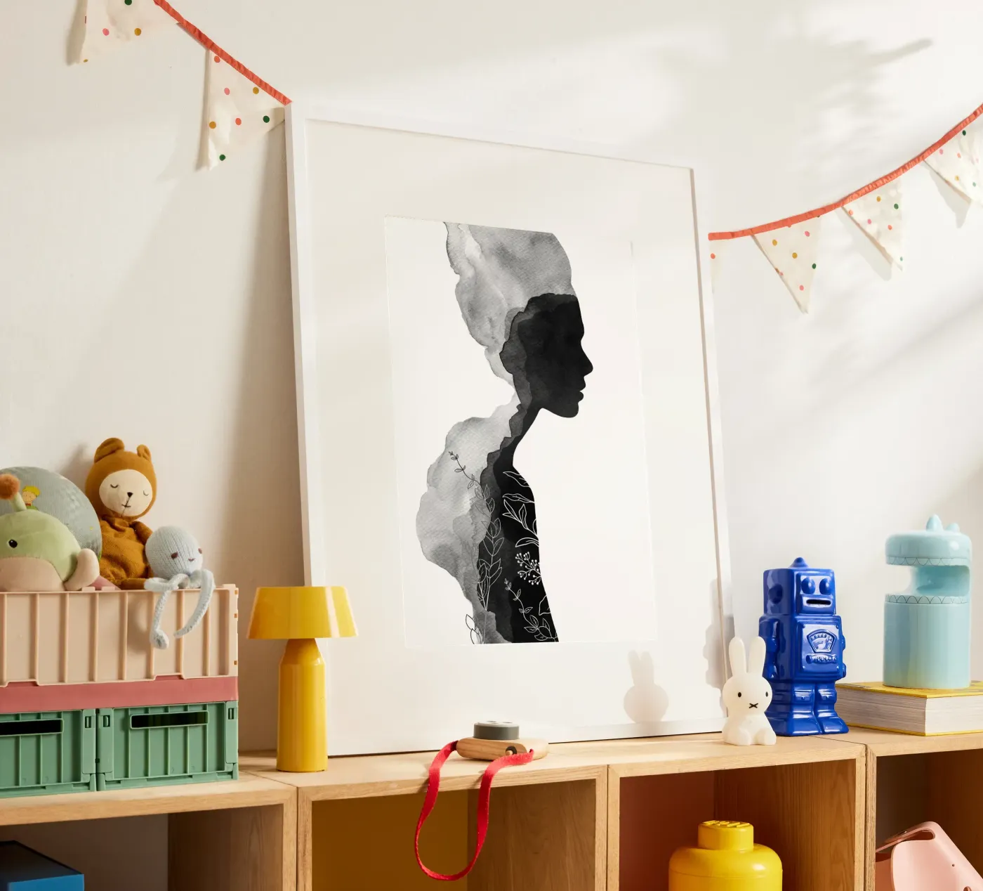 Her poster da Orara Studio