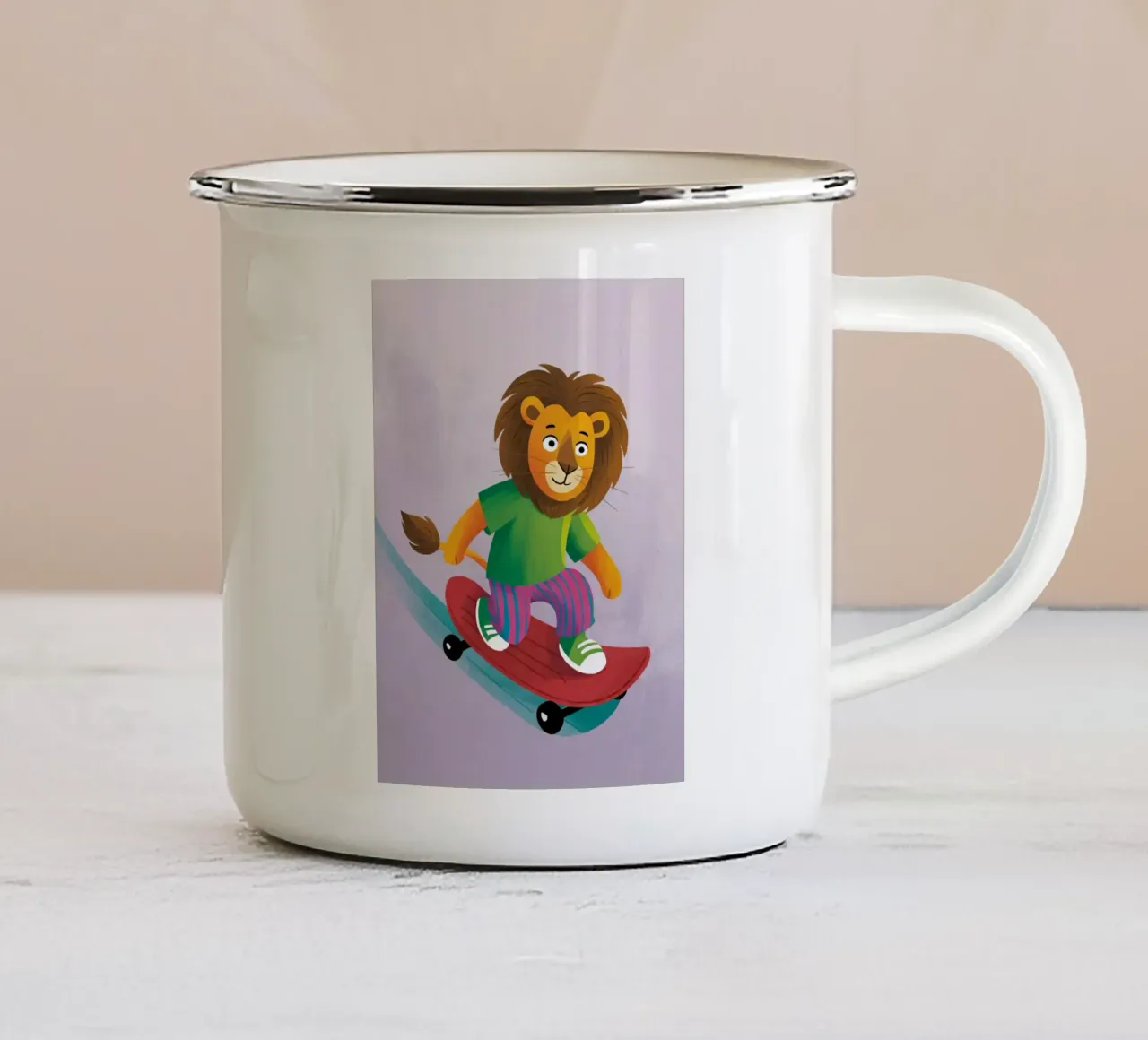 Leone rigolo in skateboard, stile colorato tazza in smalto da kidz&family