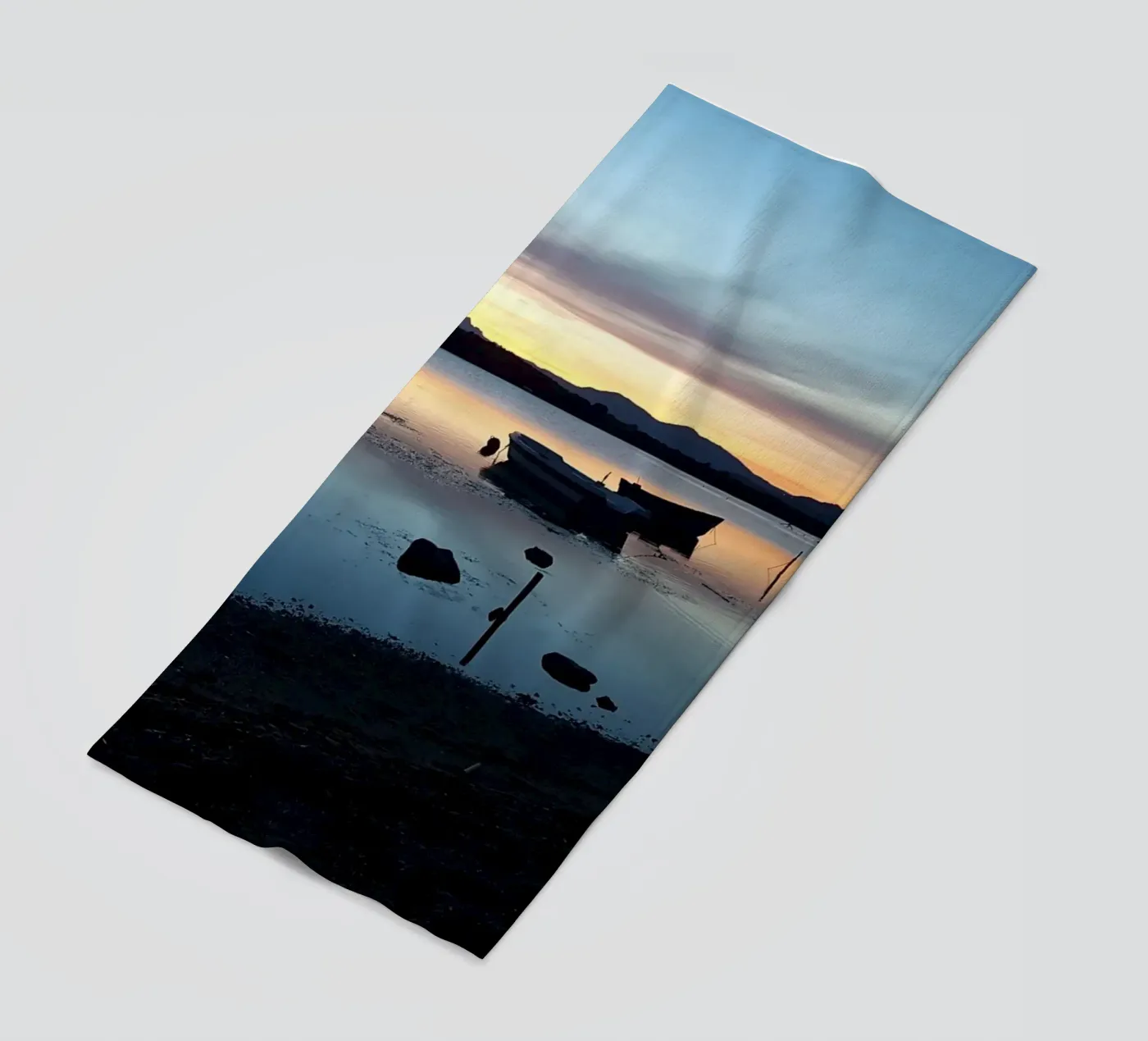 Sonnenuntergang Strandtuch von Massimo Frascogna