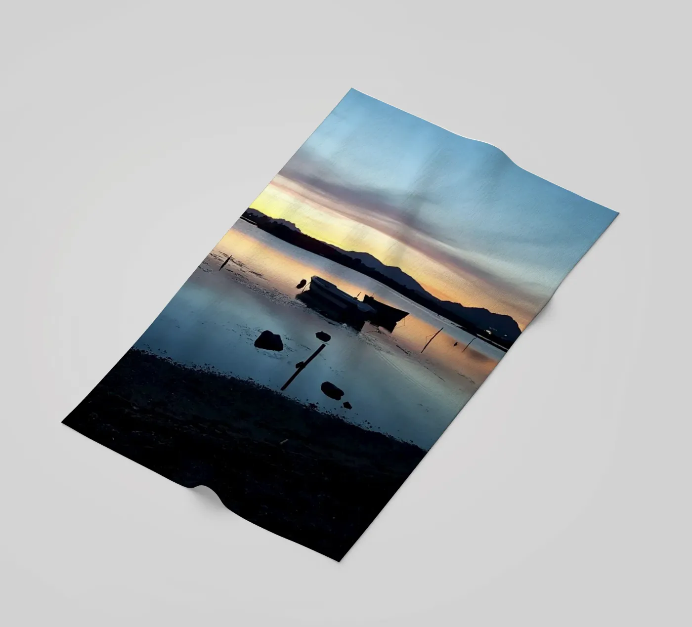 Sonnenuntergang Strandtuch von Massimo Frascogna