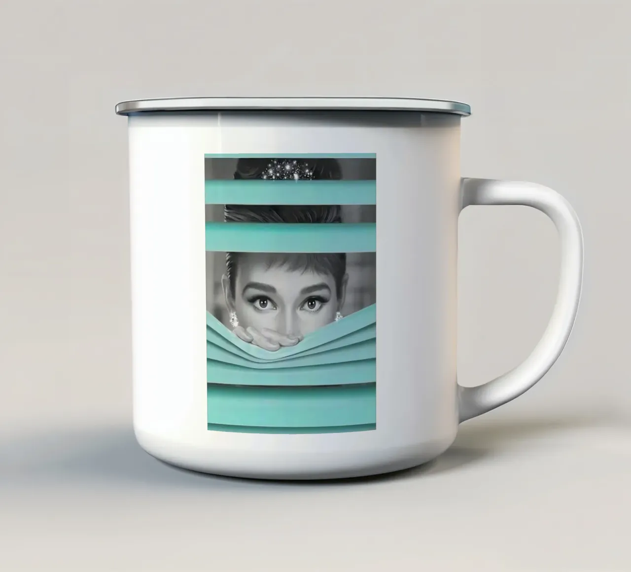 Lo sguardo segreto di Hepburn tazza in smalto da Galery Vintage