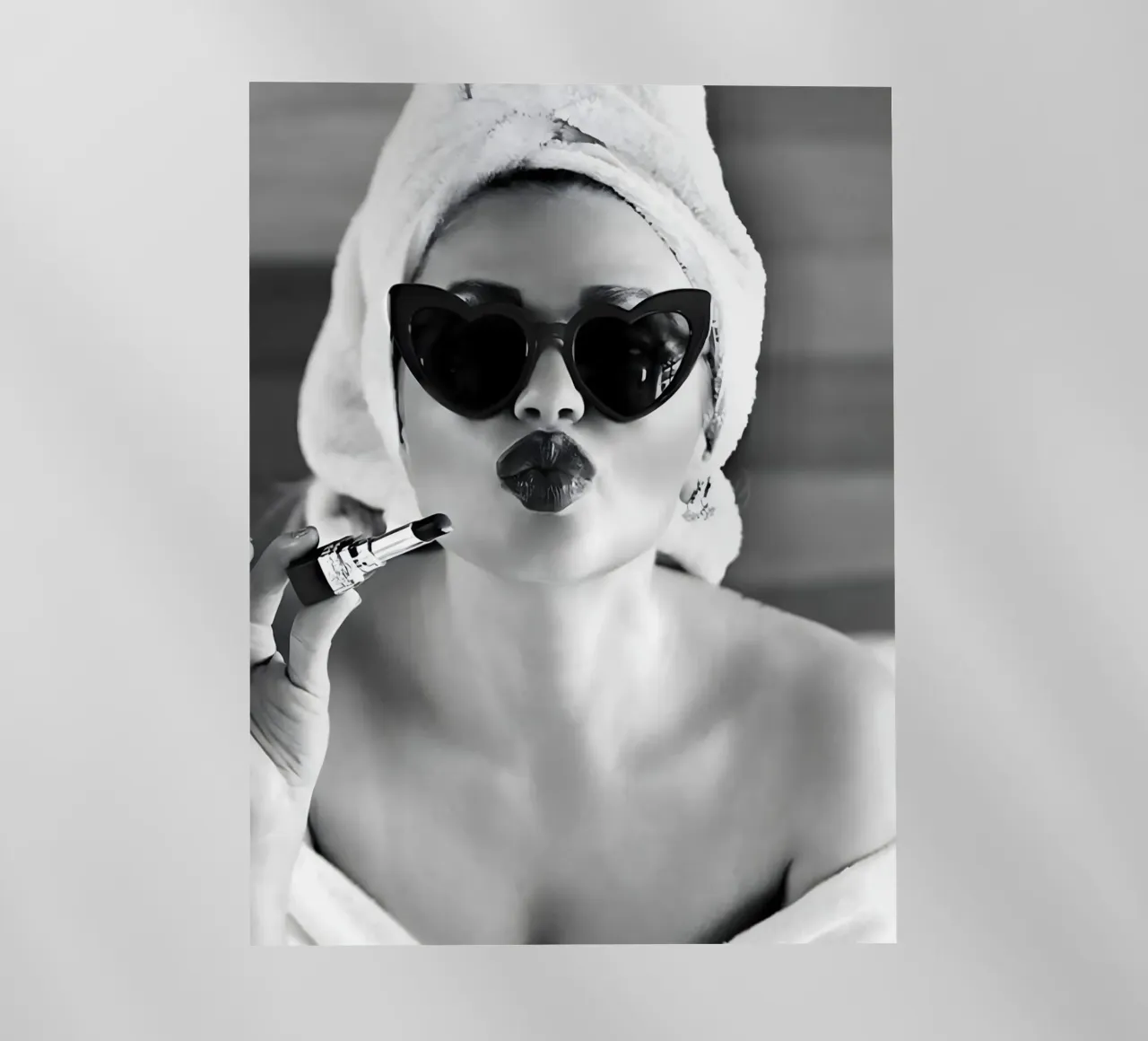 Invio di un bacio in bianco e nero pellicola backlit da Galery Vintage