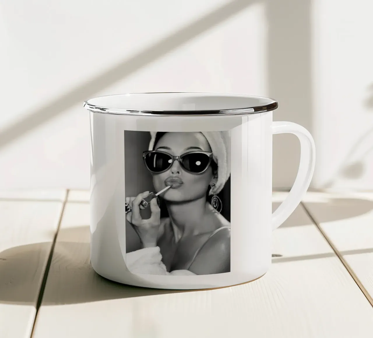 Il broncio perfetto V1 tazza in smalto da Galery Vintage