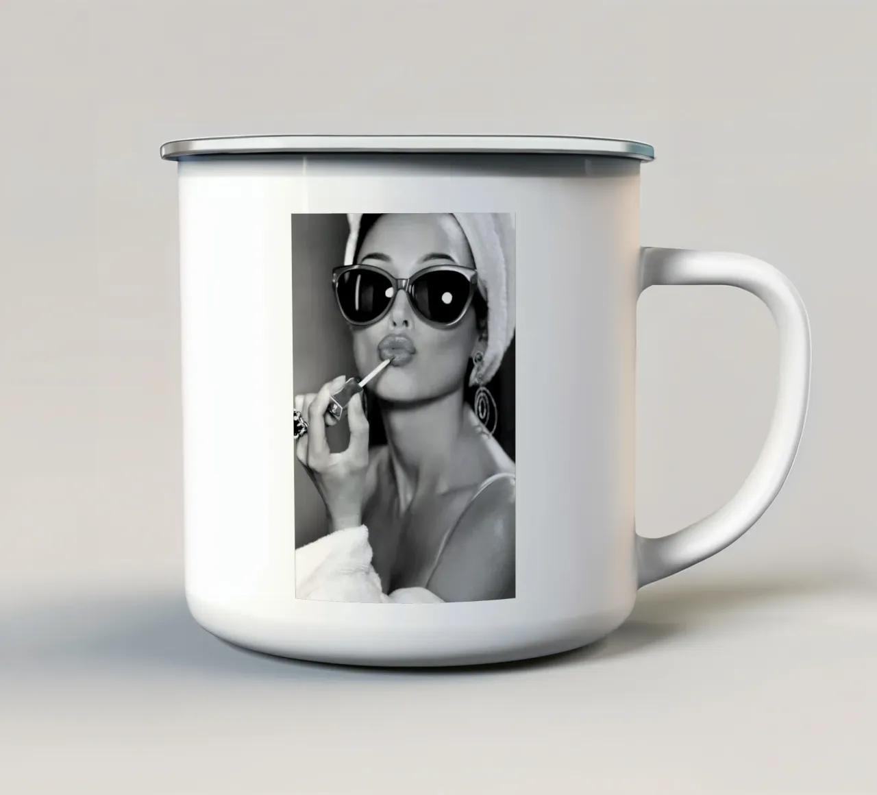 Il broncio perfetto V1 tazza in smalto da Galery Vintage