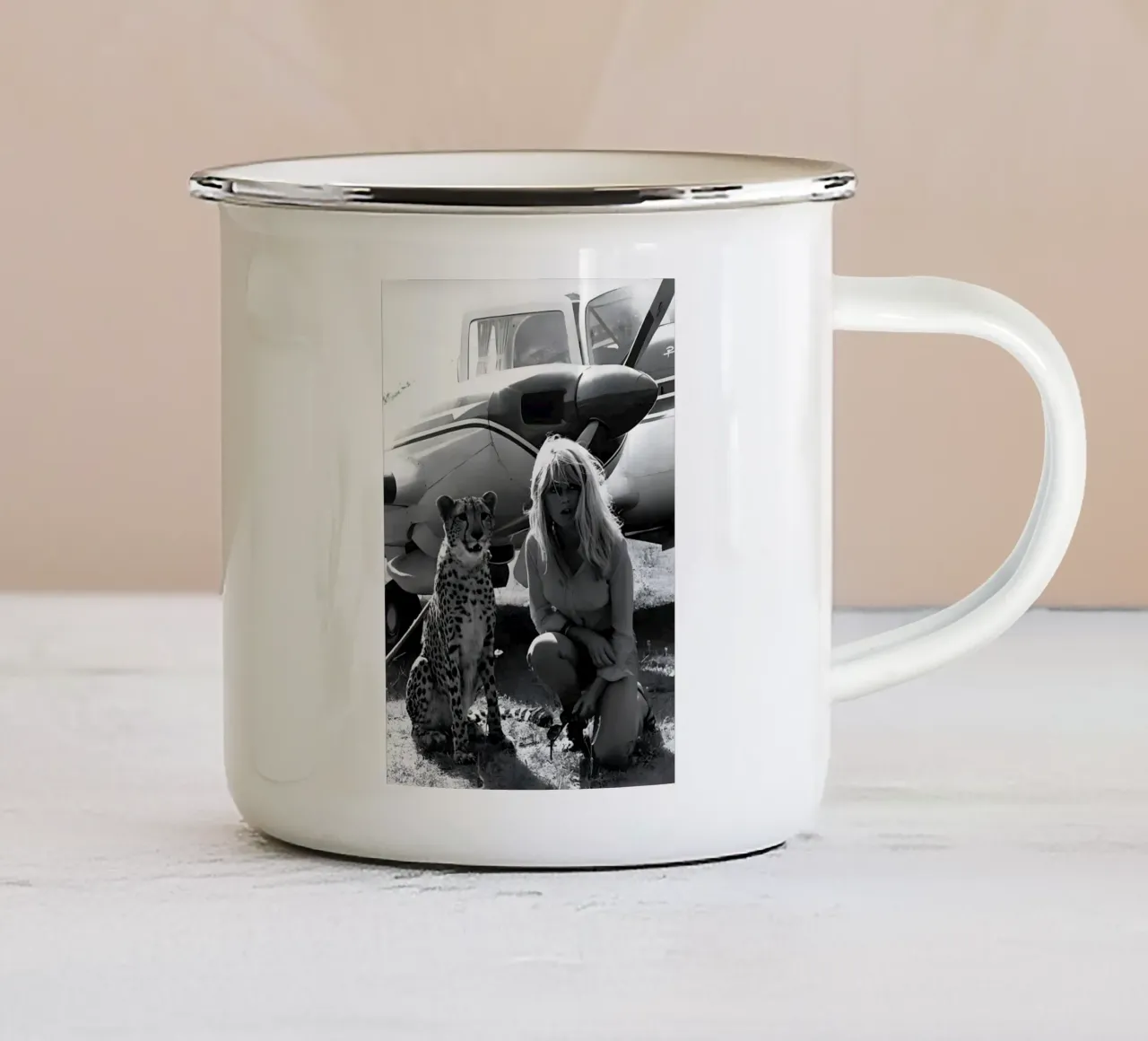 Compagni indomiti tazza in smalto da Galery Vintage