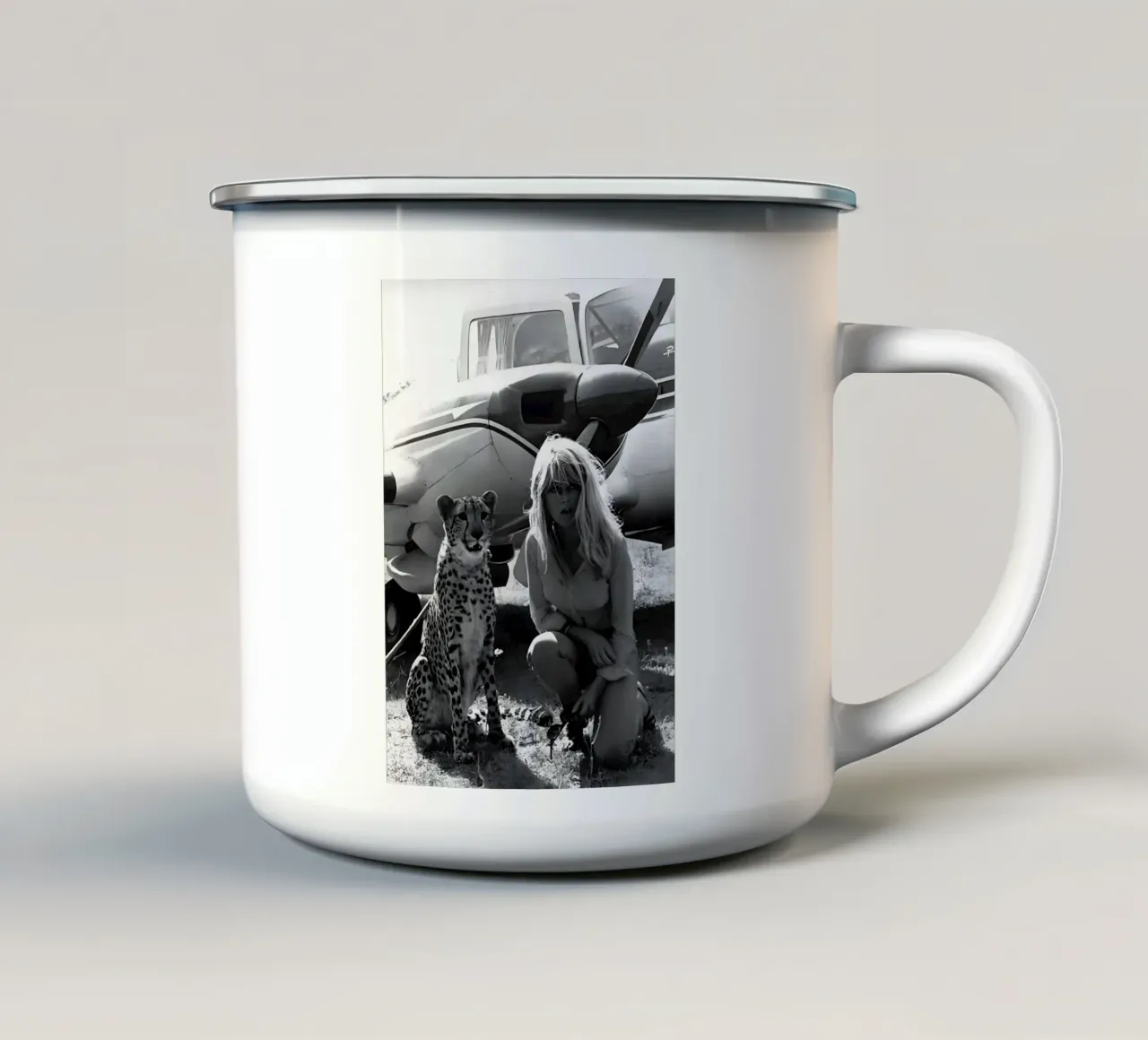 Compagni indomiti tazza in smalto da Galery Vintage