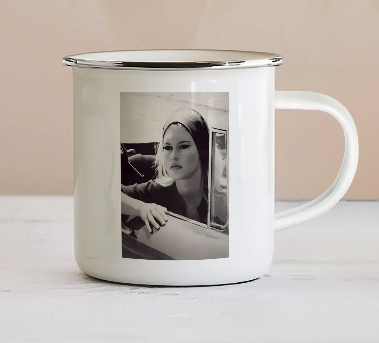 Ritratto in viaggio tazza in smalto da Galery Vintage