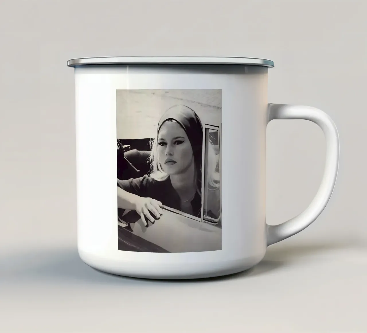 Ritratto in viaggio tazza in smalto da Galery Vintage