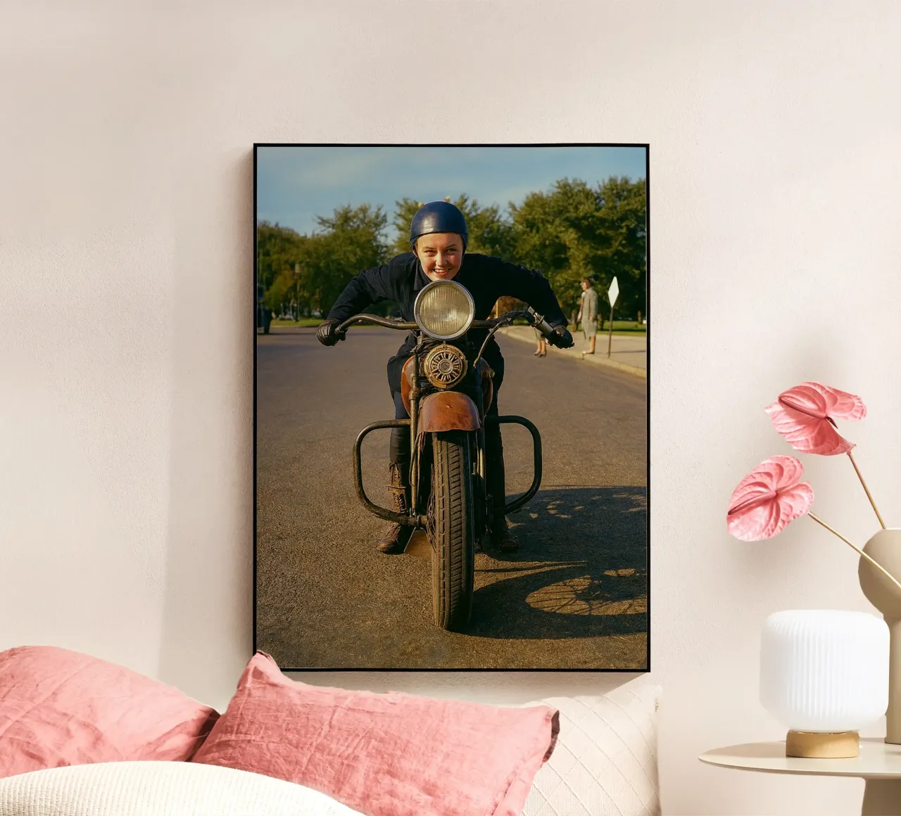 ragazza e moto plexiglass da Klapadoa