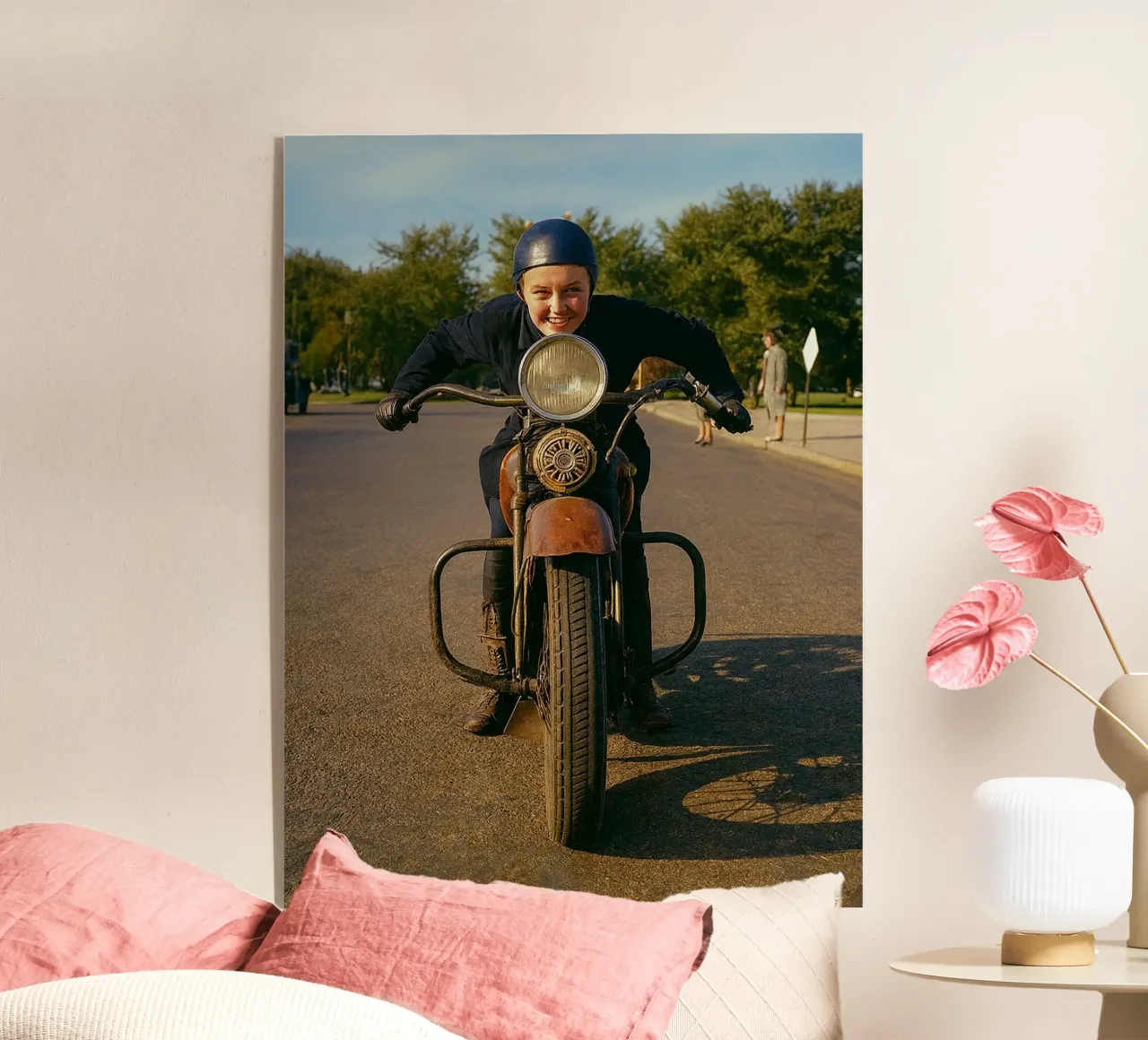 ragazza e moto plexiglass da Klapadoa