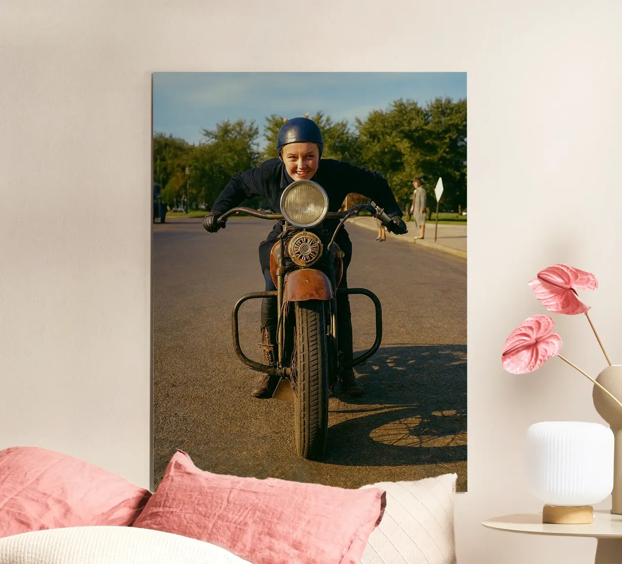 ragazza e moto poster da Klapadoa