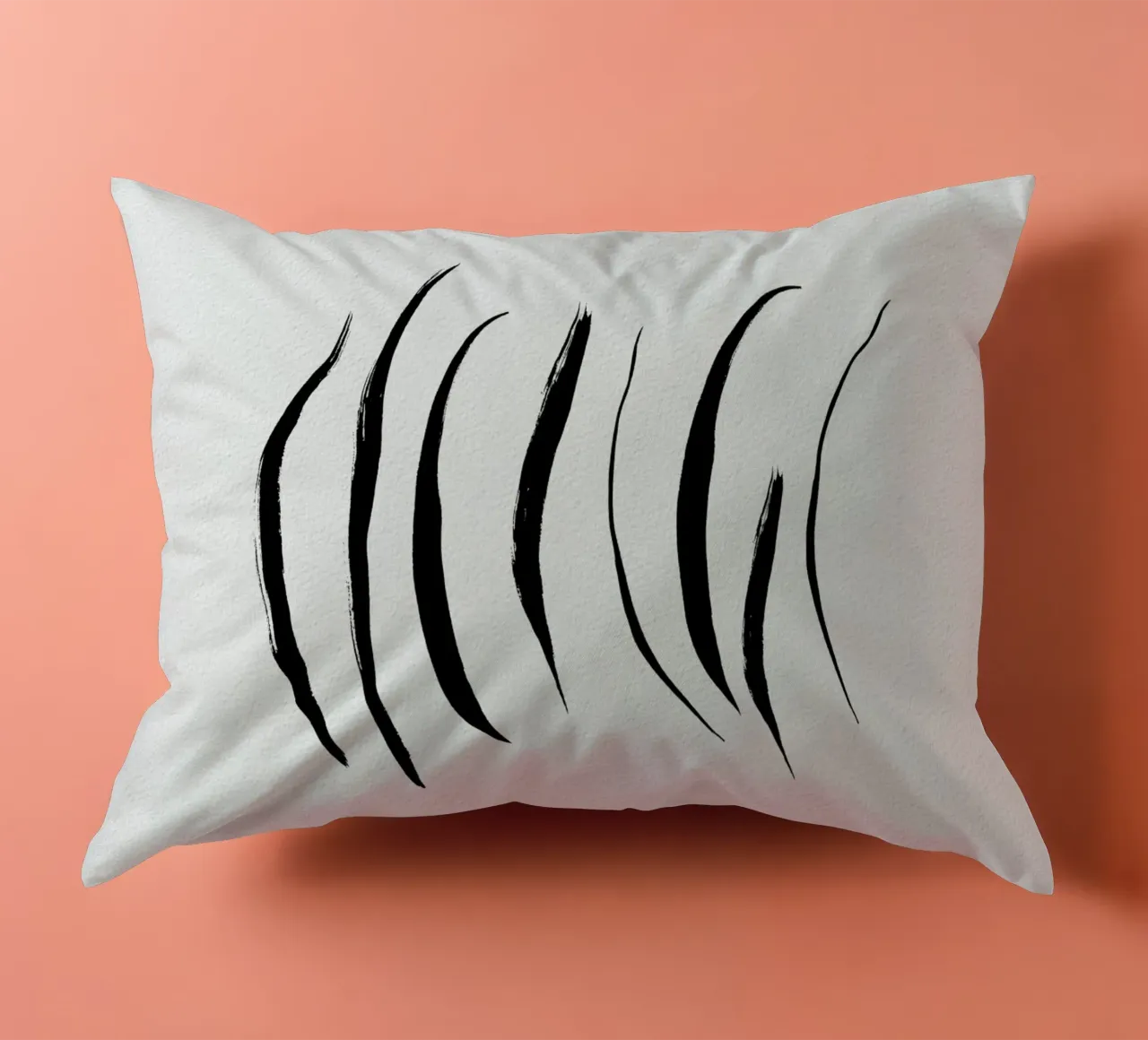Pittura nera minimalista cuscino da Orara Studio