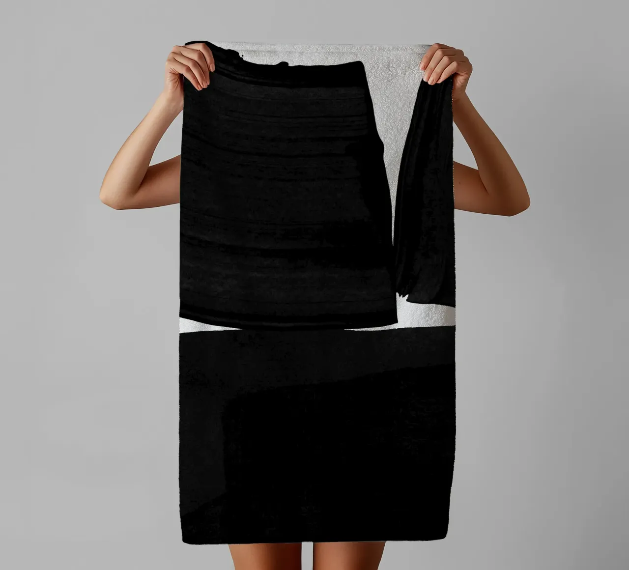 Pittura minimalista Nero I asciugamano da bagno da Orara Studio