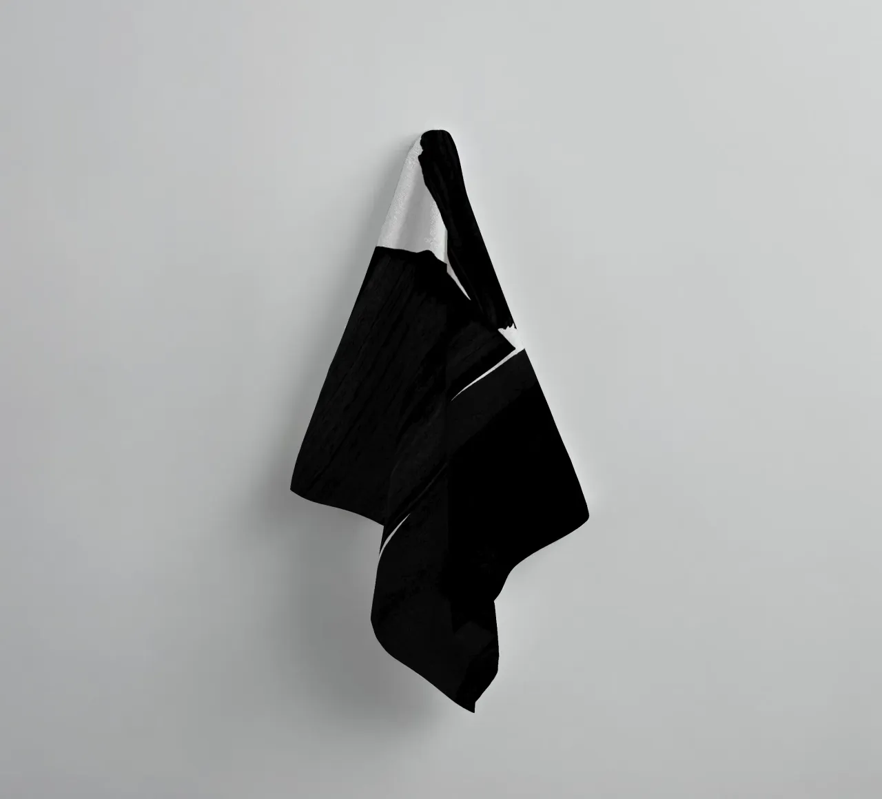 Pittura minimalista Nero I asciugamano da bagno da Orara Studio
