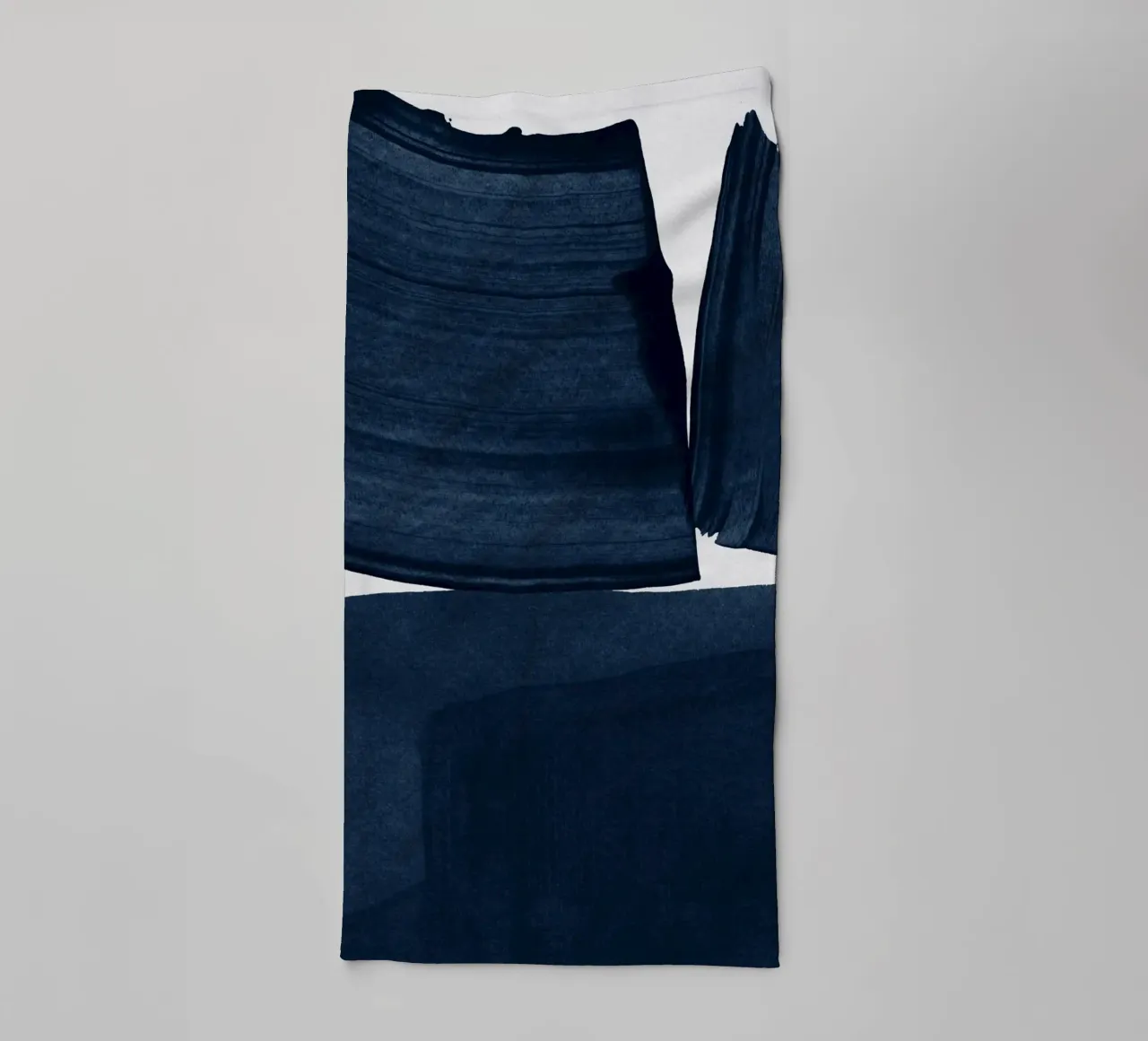 Pittura minimalista Blu I asciugamano da bagno da Orara Studio