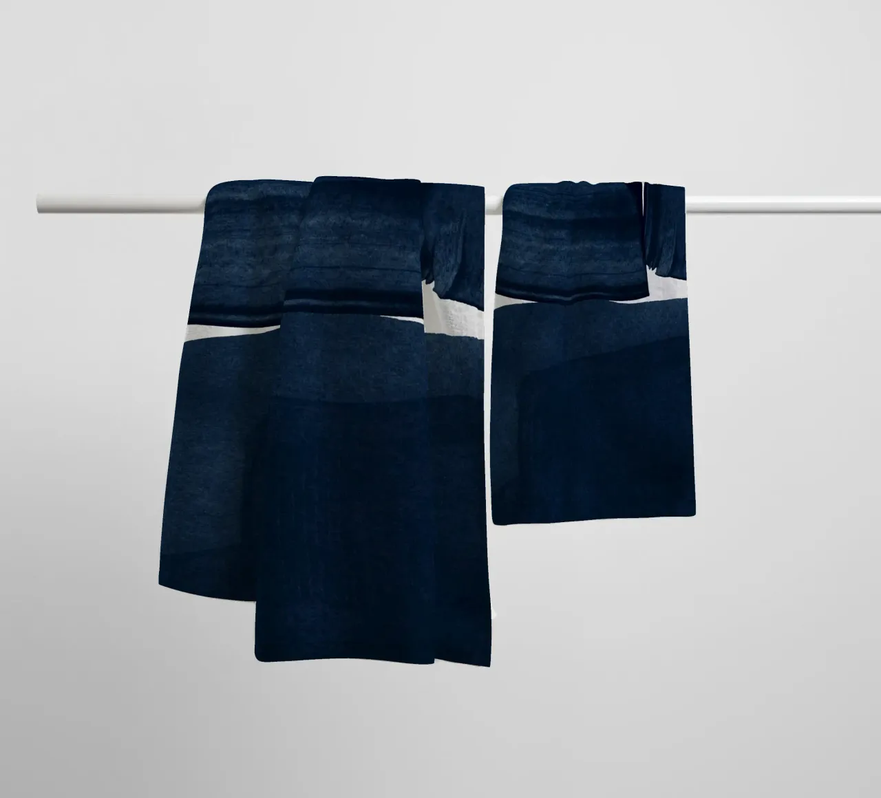 Pittura minimalista Blu I asciugamano da bagno da Orara Studio