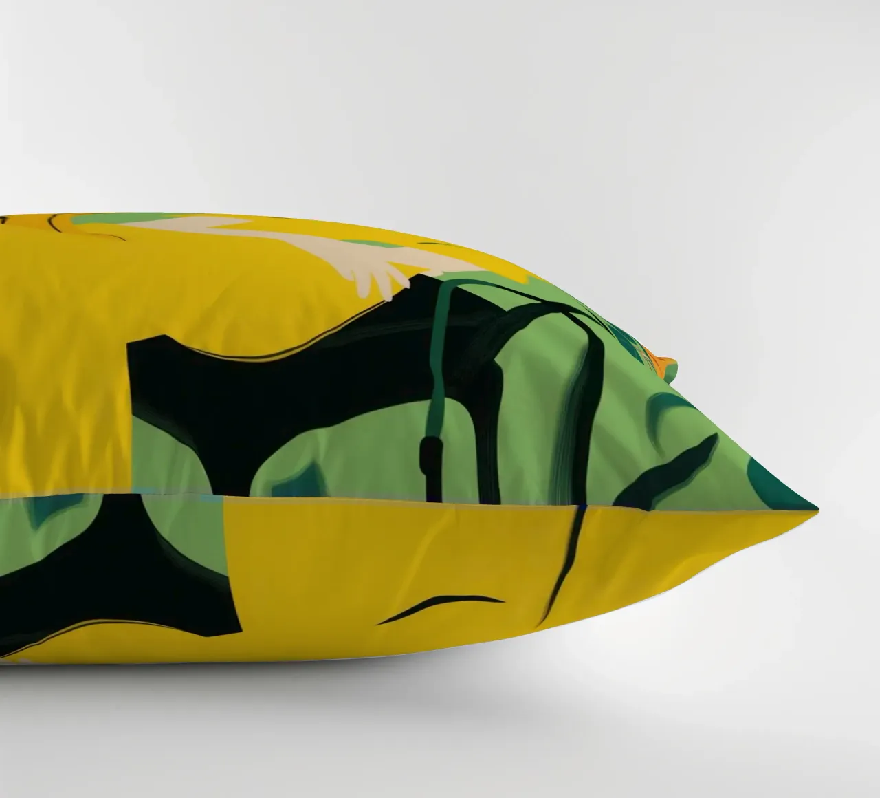 Signora con gatto in un roseto giallo-arancio cuscino da Autofocus