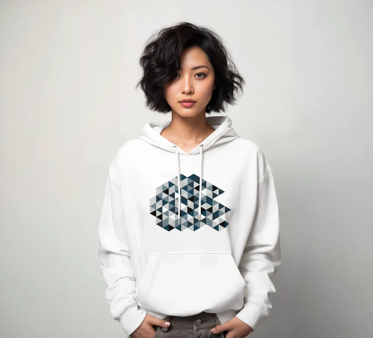 Ocean Mist Geometry - Sea Blue and Gray Triangle Pattern felpa con cappuccio da Petra Lang - Design