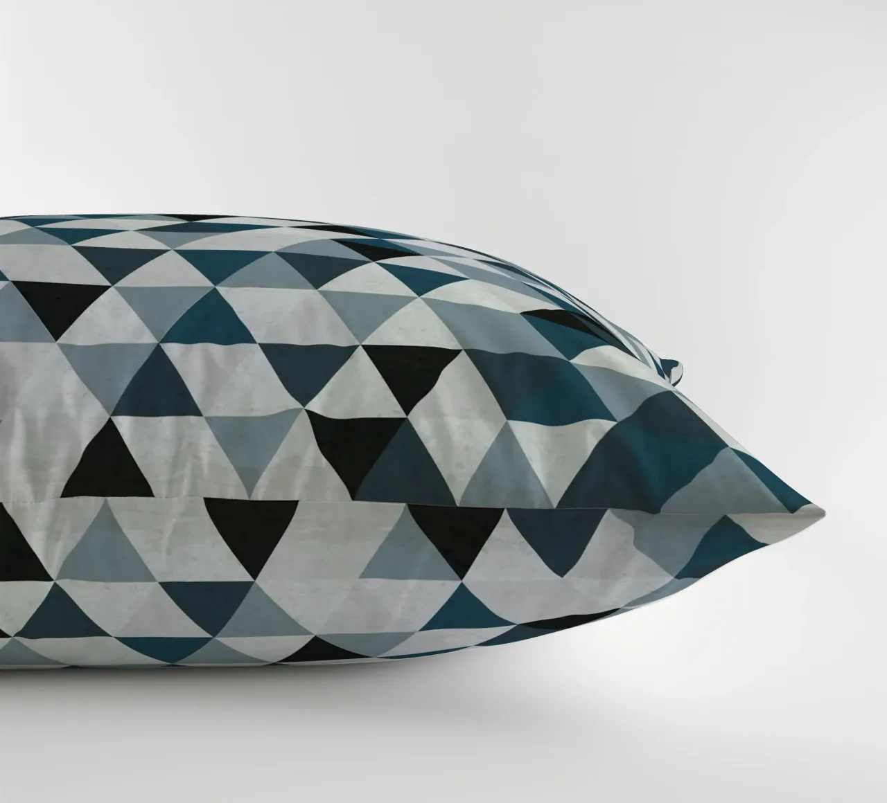 Ocean Mist Geometry - Sea Blue and Gray Triangle Pattern cuscino da Petra Lang - Design
