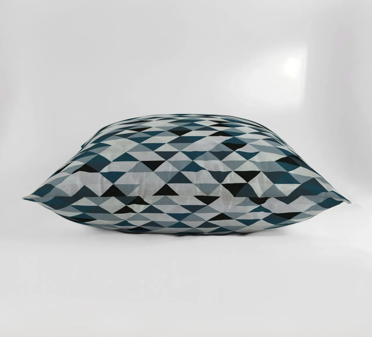 Ocean Mist Geometry - Sea Blue and Gray Triangle Pattern cuscino da Petra Lang - Design