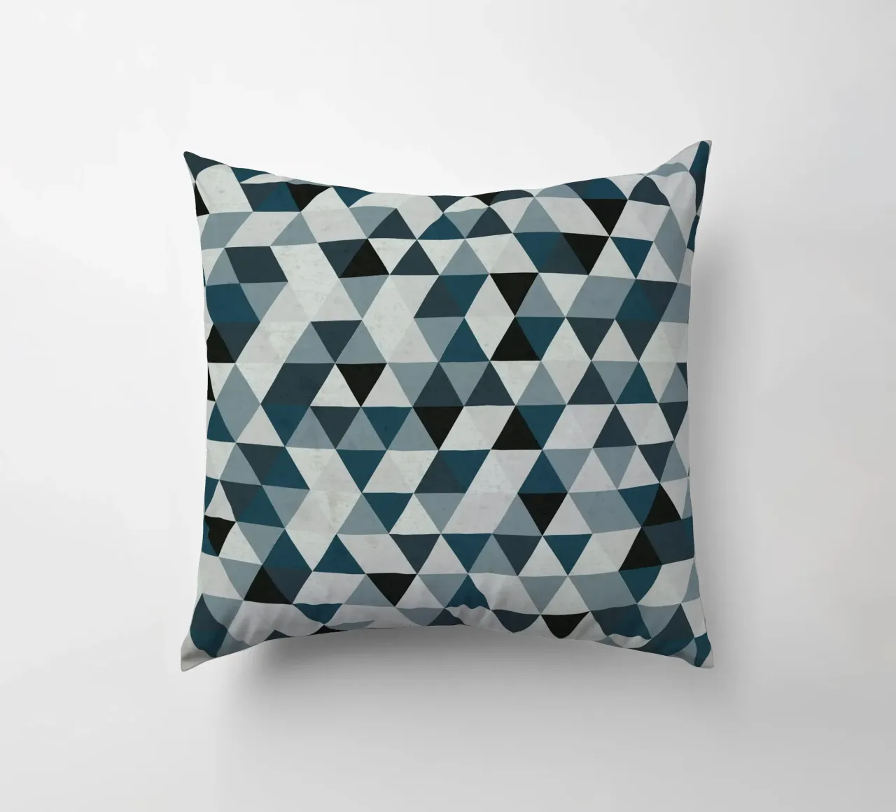 Ocean Mist Geometry - Sea Blue and Gray Triangle Pattern cuscino da Petra Lang - Design