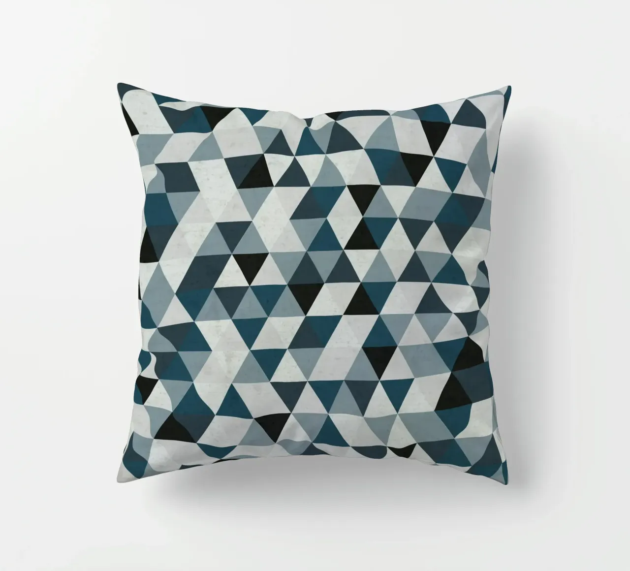 Ocean Mist Geometry - Sea Blue and Gray Triangle Pattern cuscino da Petra Lang - Design