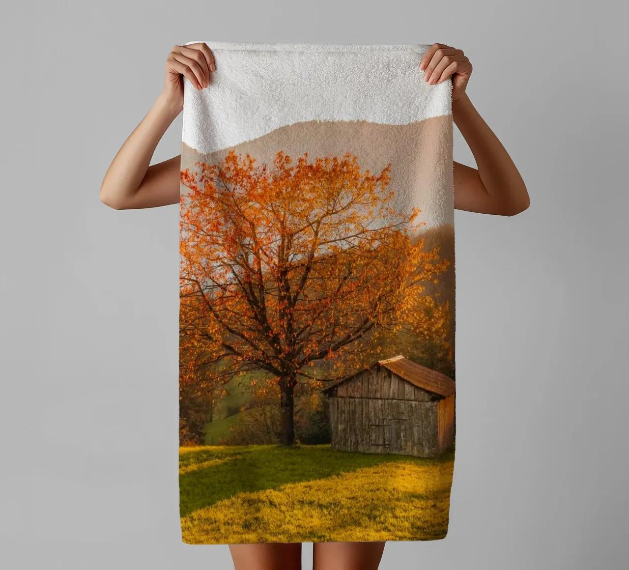 Herbstbaum in der Schweiz Handtuch von Marcel Bisig