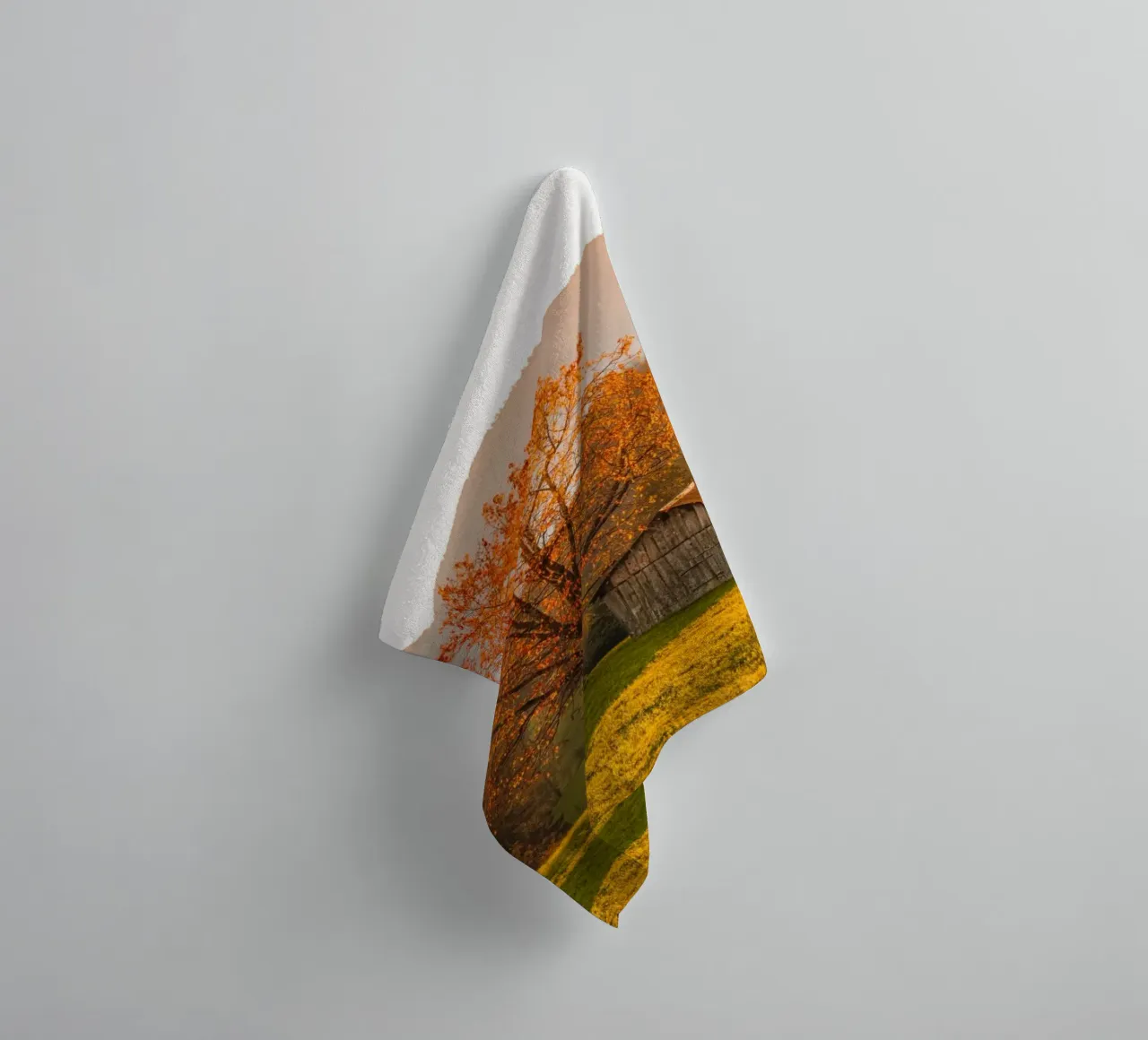 Herbstbaum in der Schweiz Handtuch von Marcel Bisig