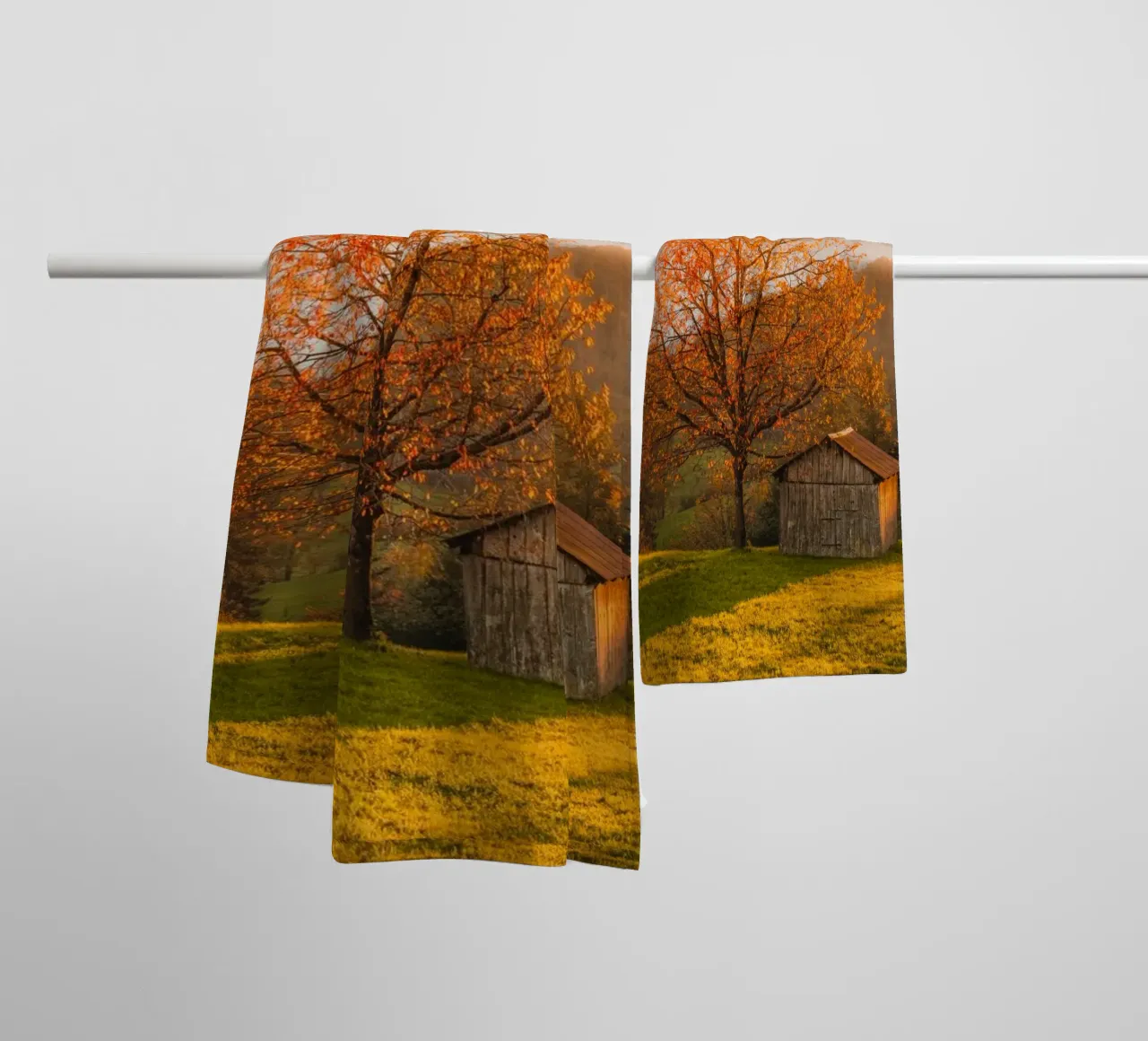 Albero d'autunno in Svizzera asciugamano da bagno da Marcel Bisig