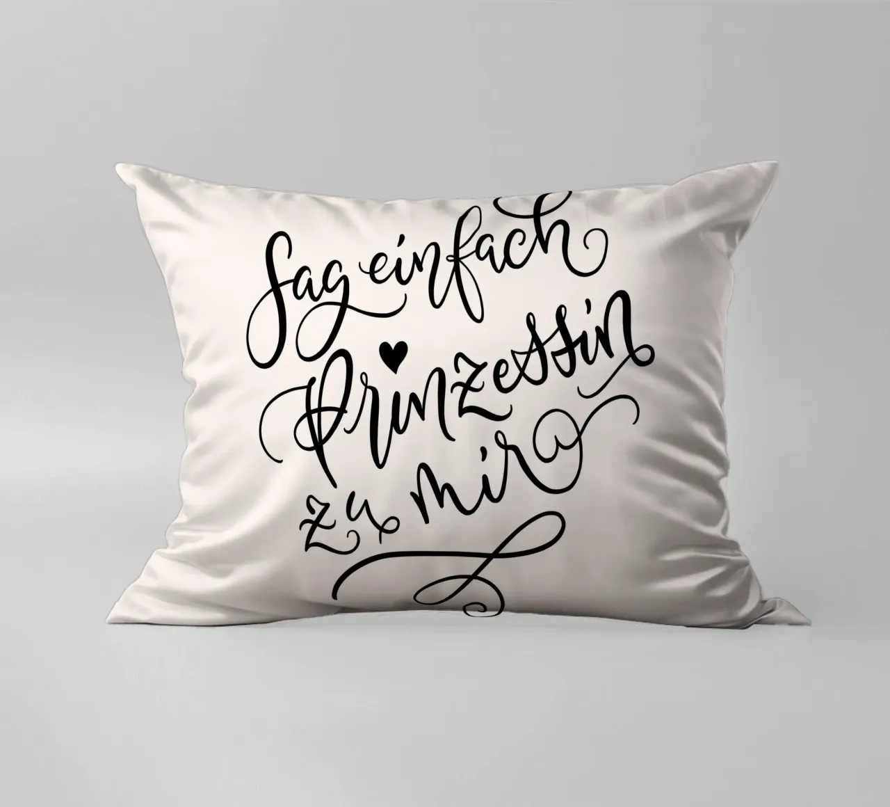 Appelle-moi simplement princesse. Slogan amusant. Lettering coussin de CalliLetters