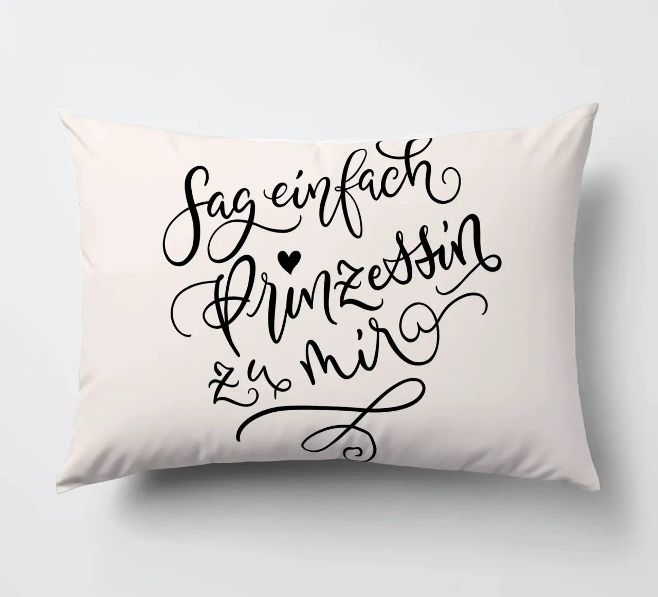 Appelle-moi simplement princesse. Slogan amusant. Lettering coussin de CalliLetters