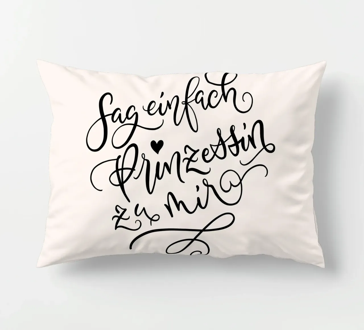 Appelle-moi simplement princesse. Slogan amusant. Lettering coussin de CalliLetters