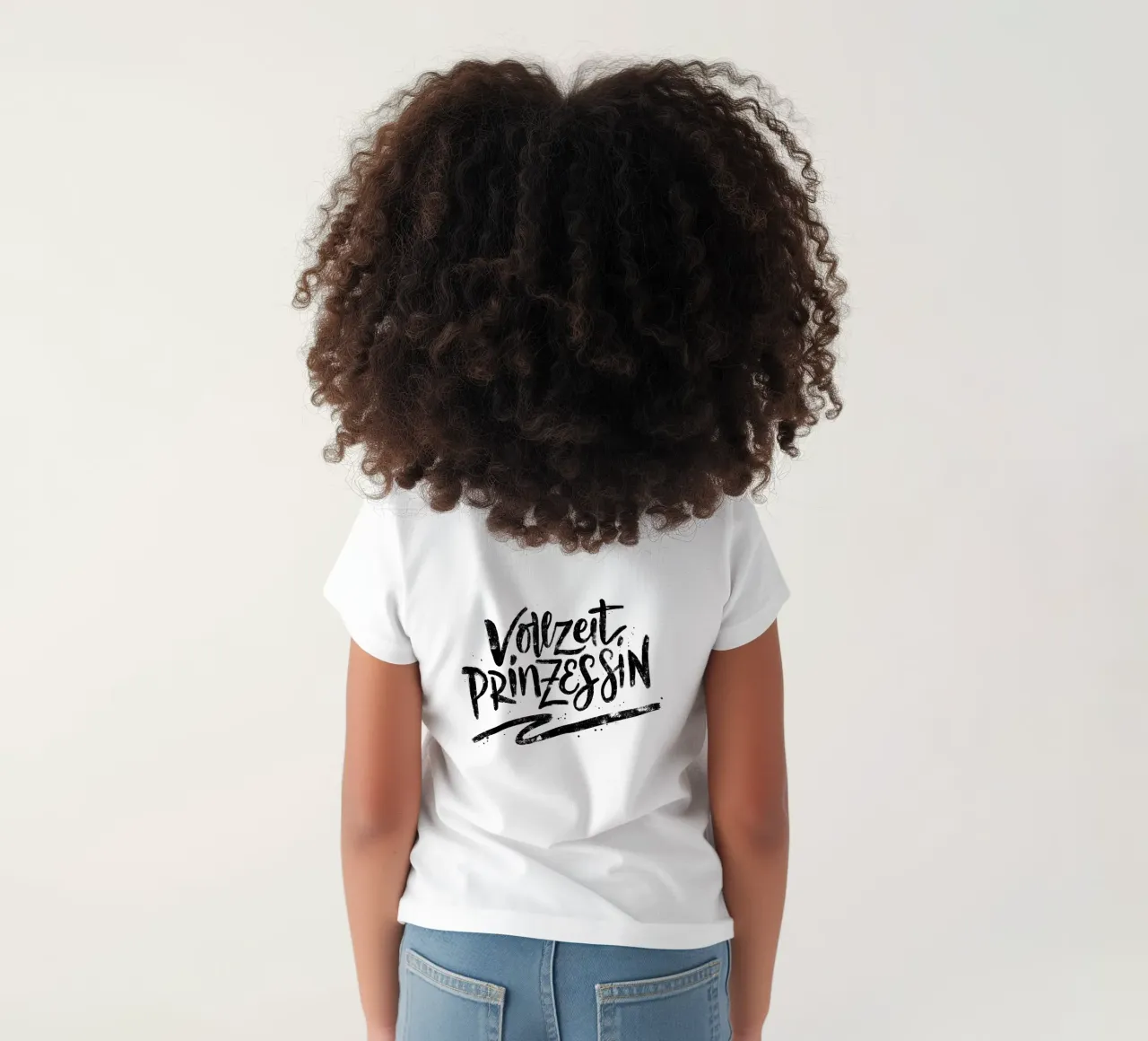 Vollzeit Prinzessin. Brush Kalligrafie Kinder T-Shirt von CalliLetters