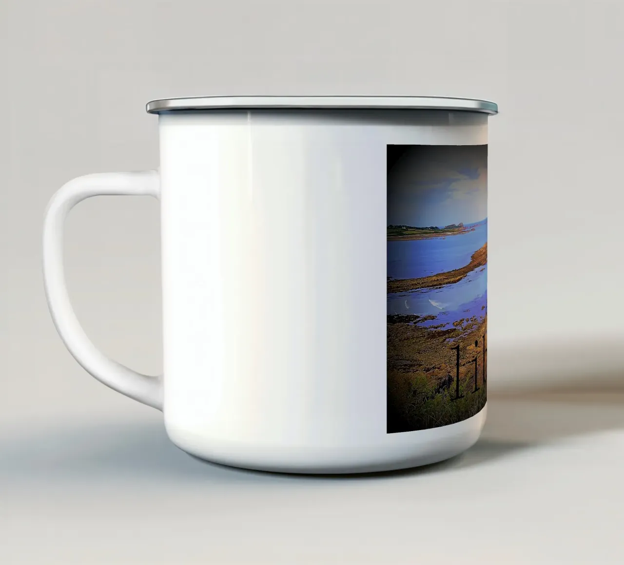 GODETEVI LA LIBERTÀ. tazza in smalto da TYPOGRAPHY BY THIERRY VOBMANN