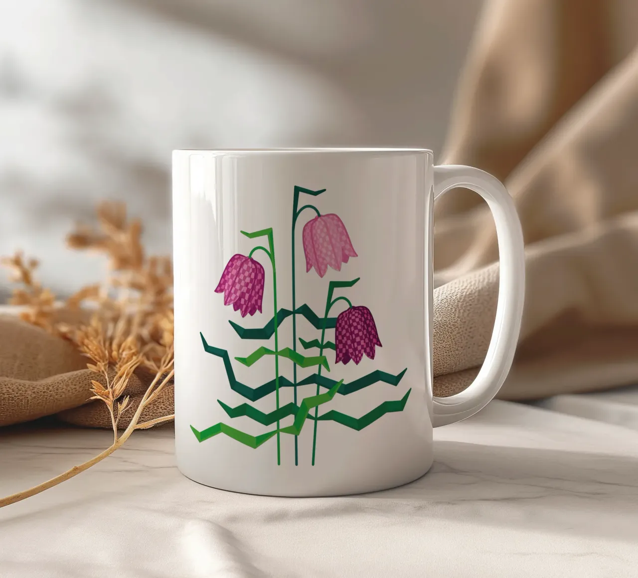 Snake's Head Fritillary tazza in ceramica da Lidia Blomgren