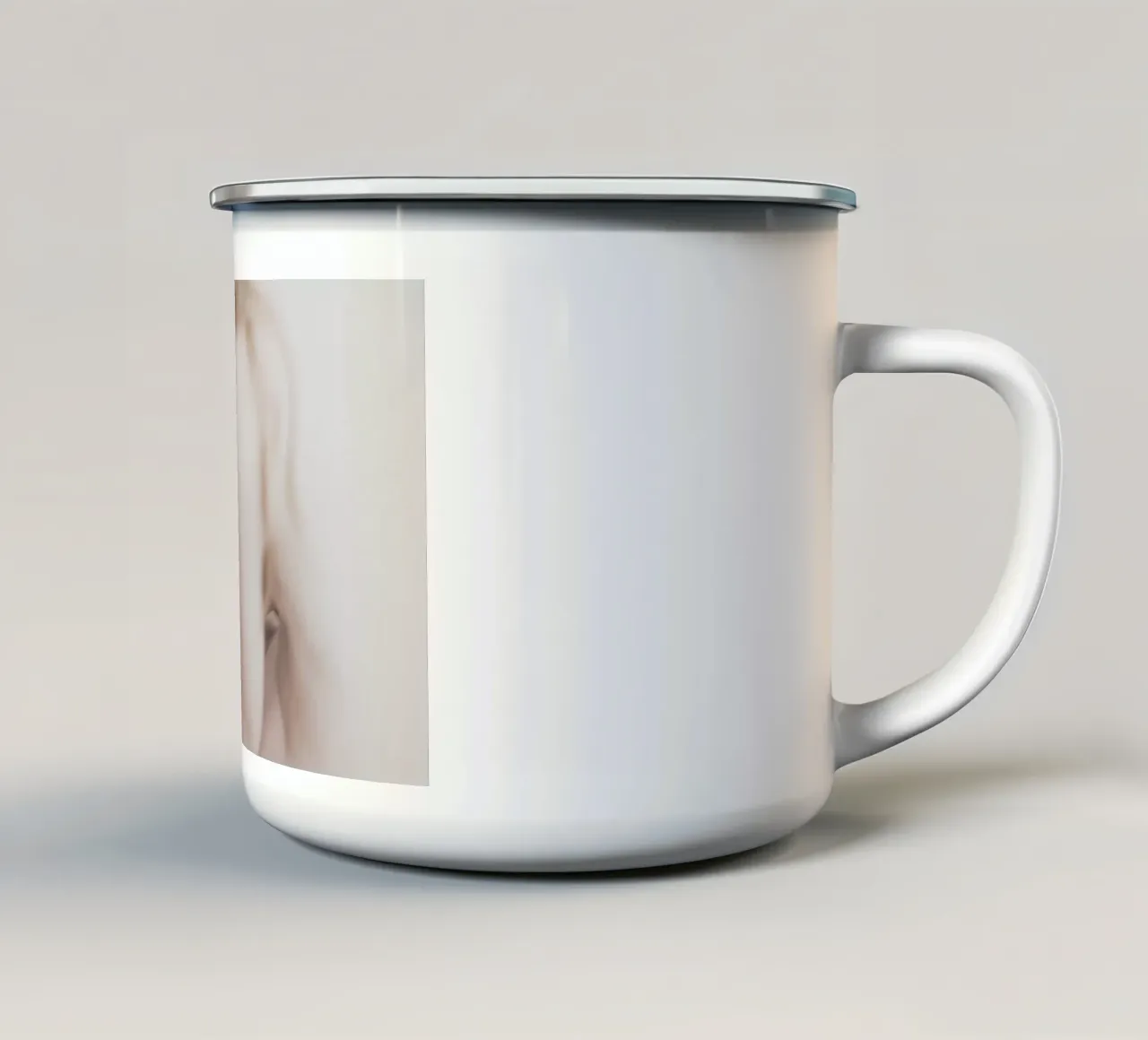 The Silkmoth 3 tazza in smalto da Paul Aidan Perry