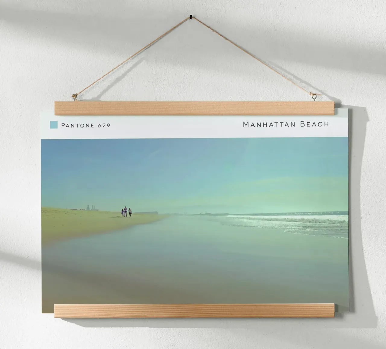 Manhattan Beach Pantone 629 poster con telaio in plastica da In Full Color