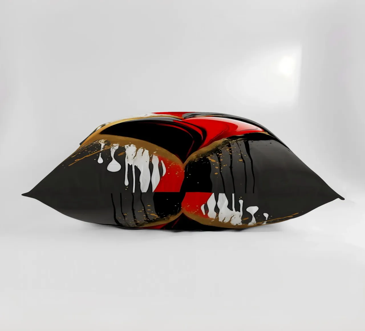 Cuore blob colorato in nero, rosso, oro_2 cuscino da Farbträume