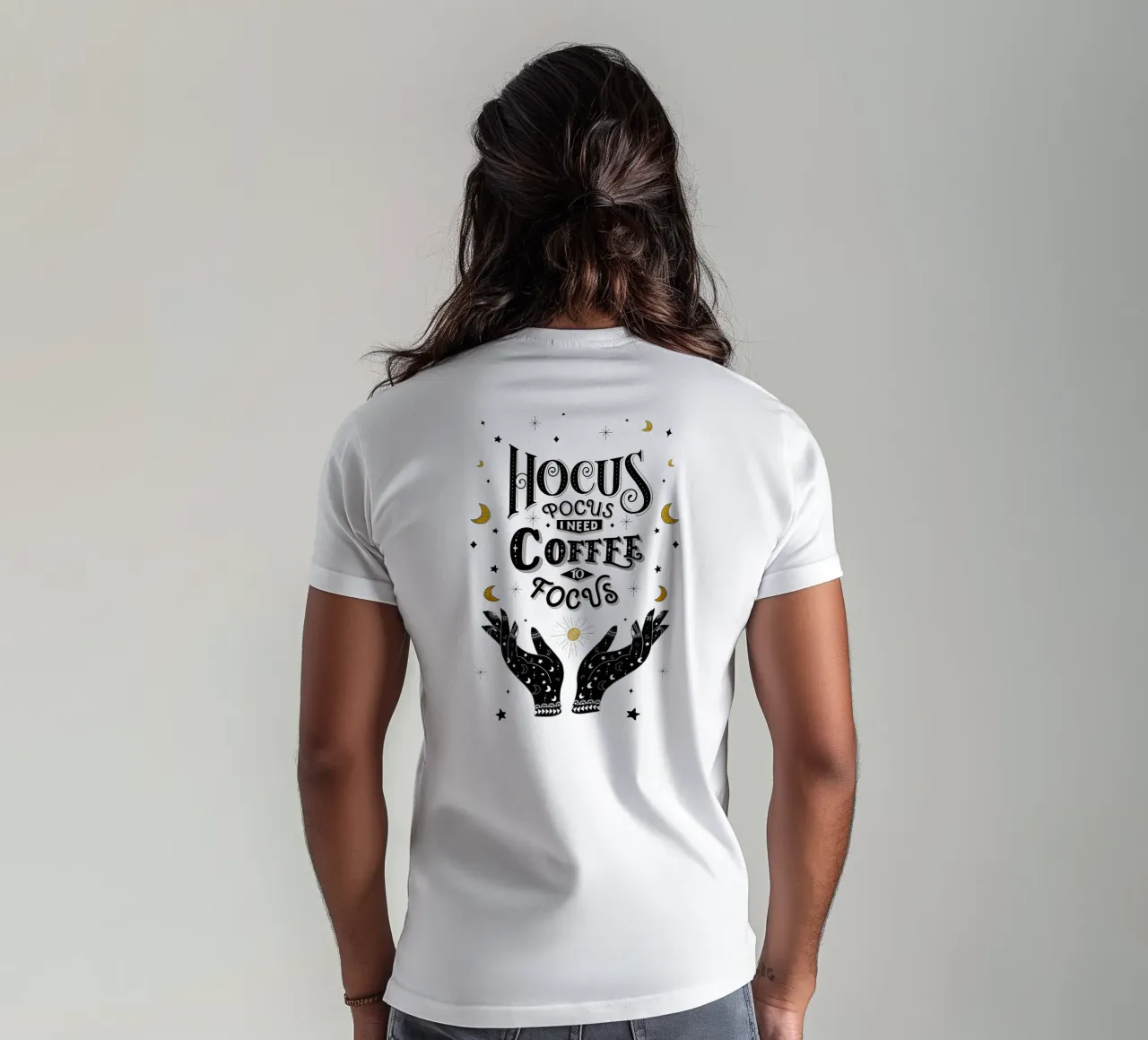Kaffee-Liebhaber: Hokuspokus. Ich brauche Kaffee, um mich zu konzentrieren. T-Shirt von CalliLetters