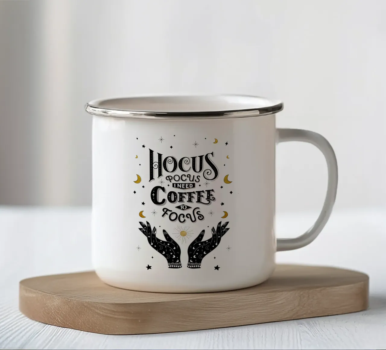Kaffee-Liebhaber: Hocus Pocus. Ho bisogno di caffè per concentrarmi. tazza in smalto da CalliLetters