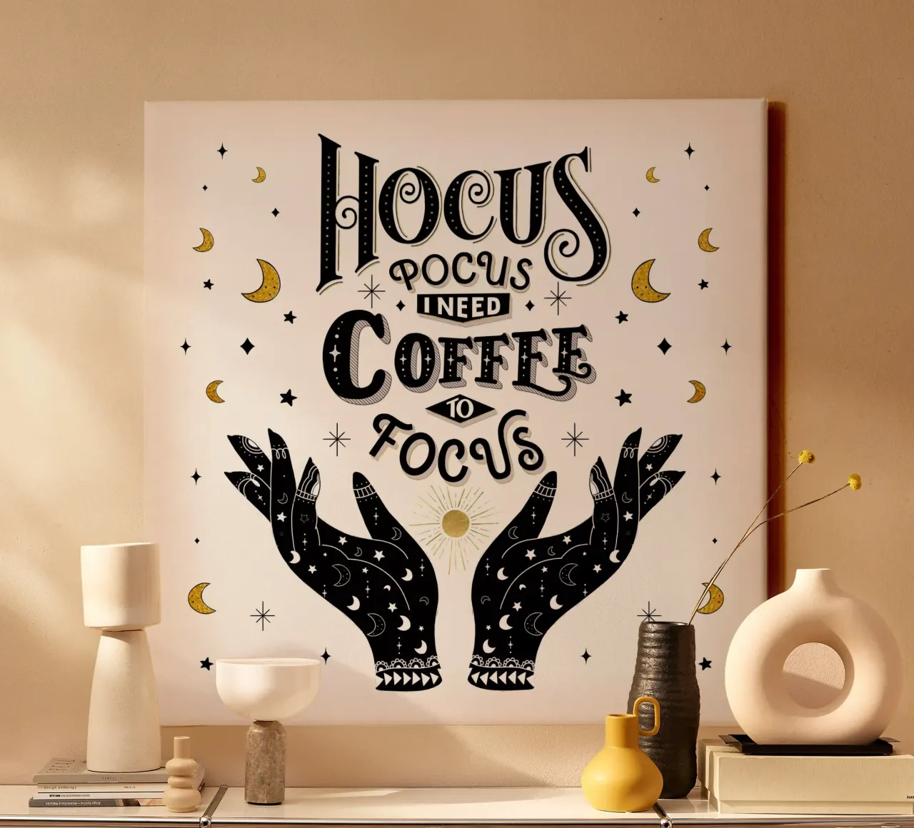 Kaffee-Liebhaber: Hocus Pocus. Ho bisogno di caffè per concentrarmi. tela con Cornice a cassetta da CalliLetters