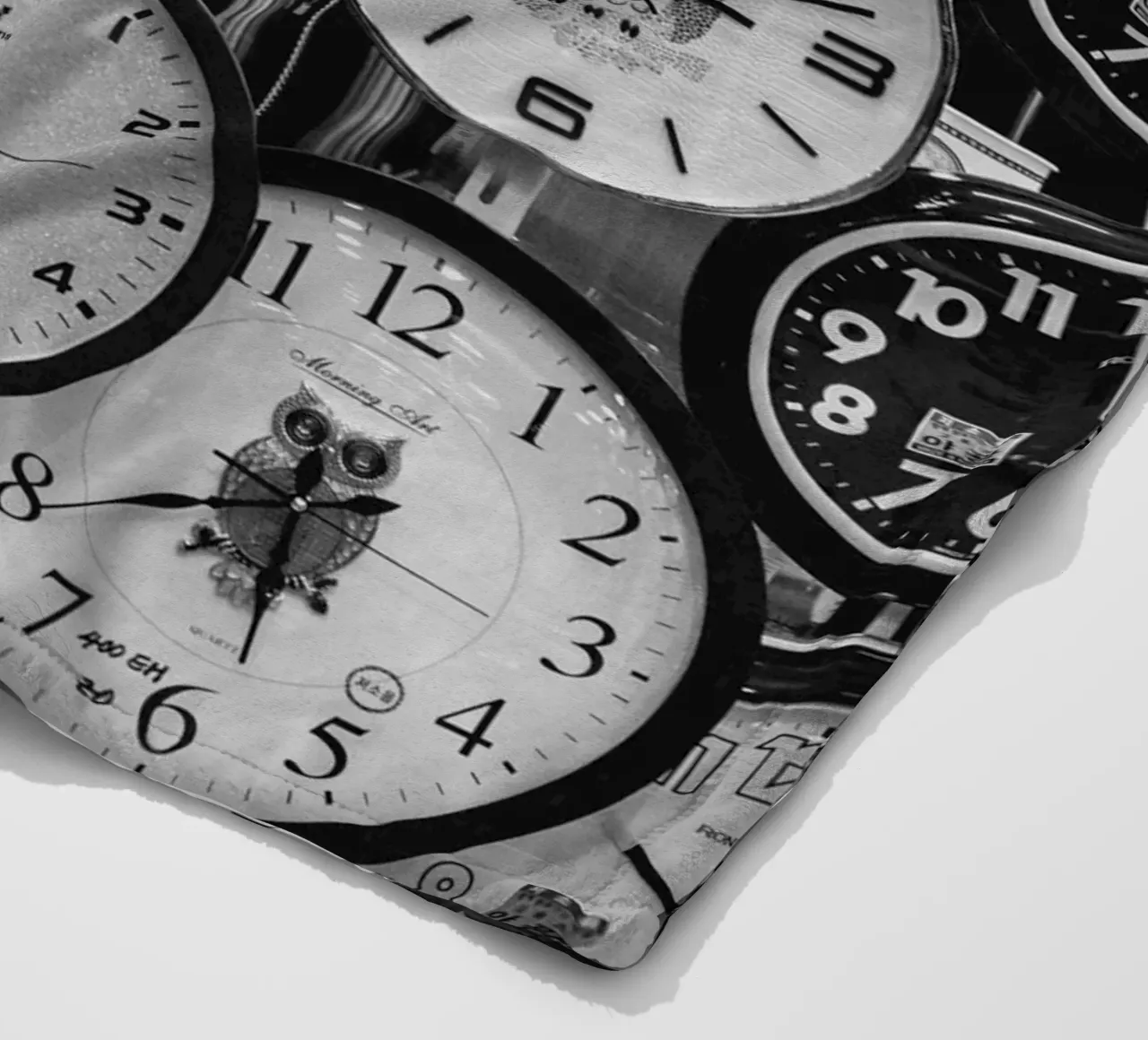 TIME IS RUNNING coperta in pile da BAWA