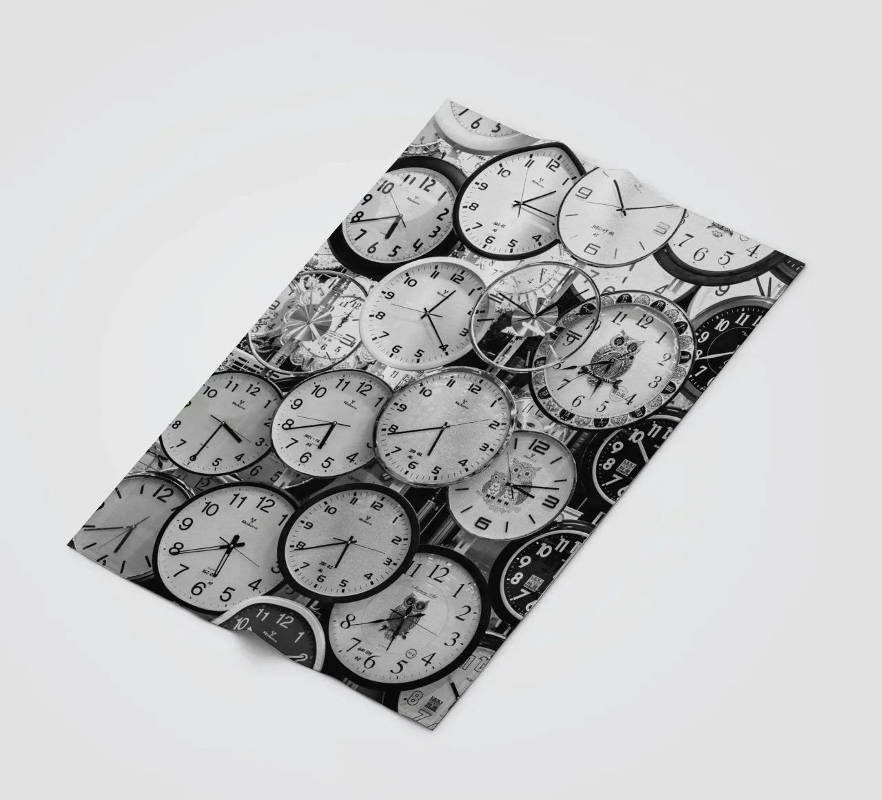 TIME IS RUNNING coperta in pile da BAWA