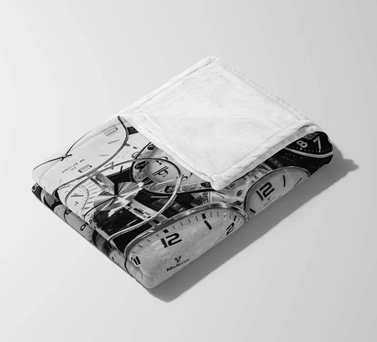 TIME IS RUNNING coperta in pile da BAWA