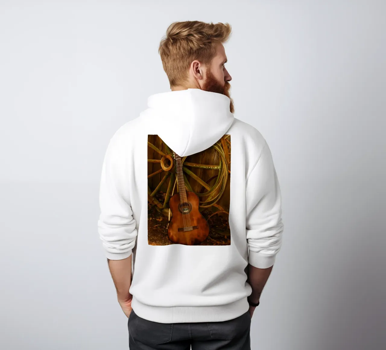 vecchia chitarra con corde rotte felpa con cappuccio da Deemoll