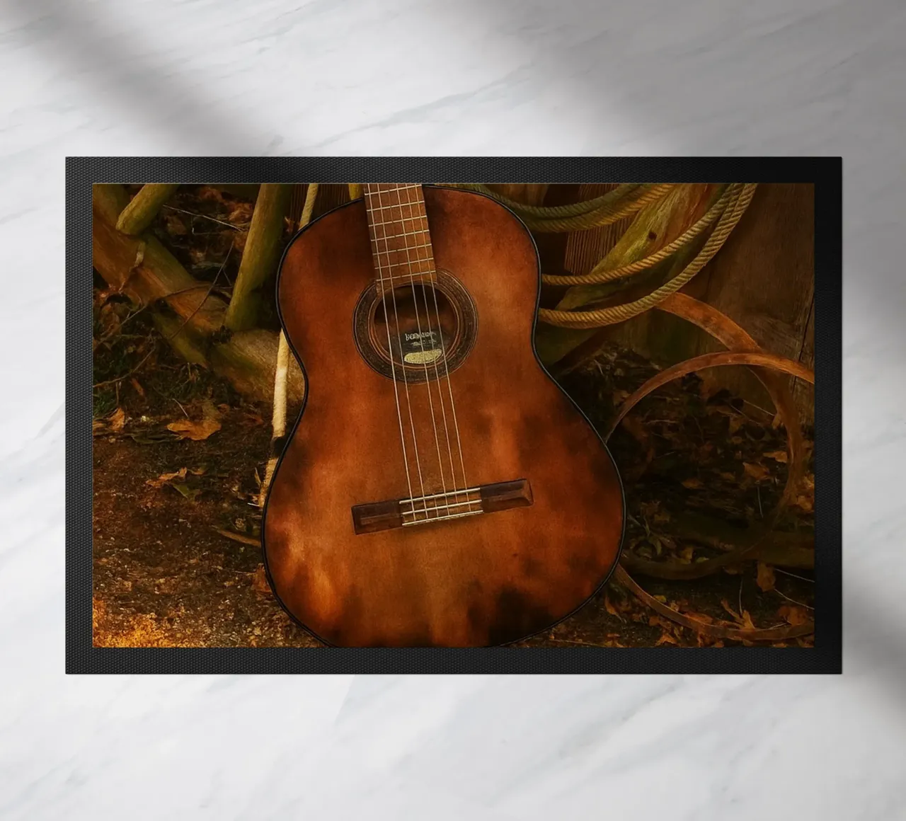 vecchia chitarra con corde rotte zerbino da Deemoll