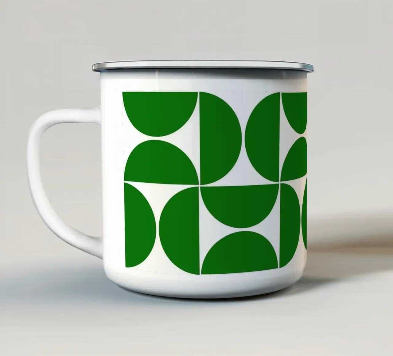 Forme moderne di metà secolo in verde tazza in smalto da Timeless moderna